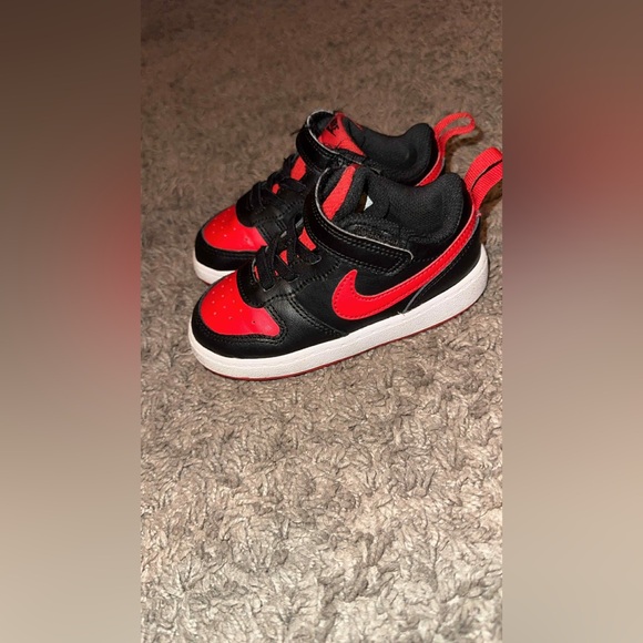 Nike’s - Picture 2 of 6